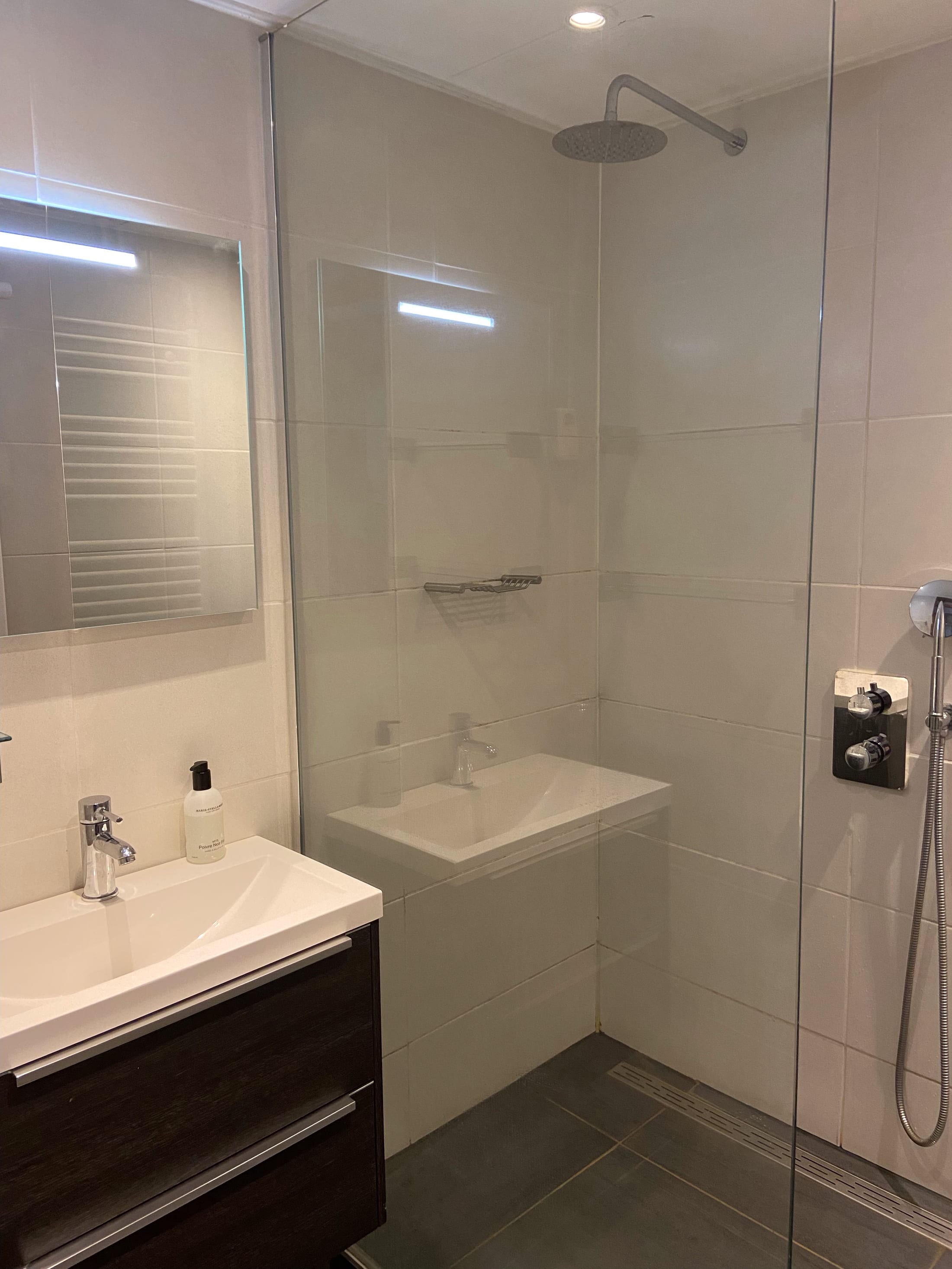 Badkamer — Holiday in Veere